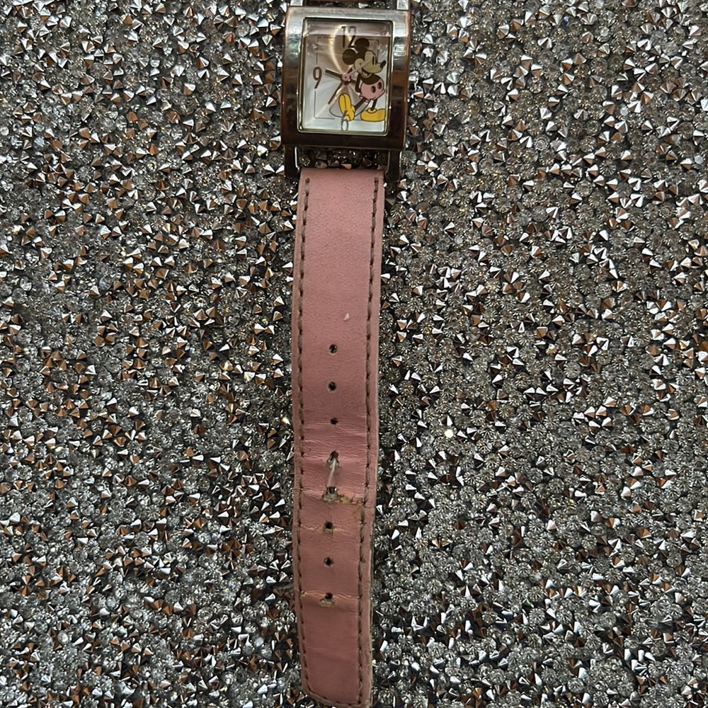 Disney Mickey Mouse Pink Watch. Japanese Movement. Stainless steel needs battery - Picture 2 of 7